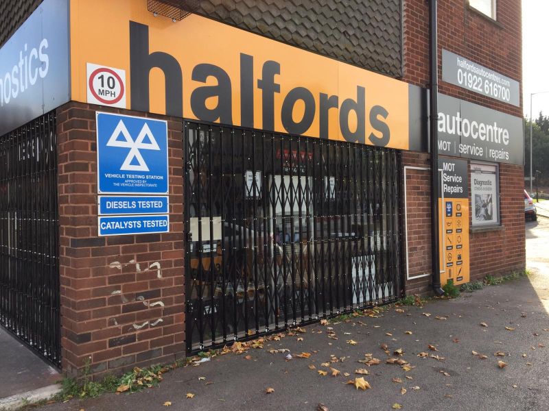 Halfords Autocentres Concertina Doors